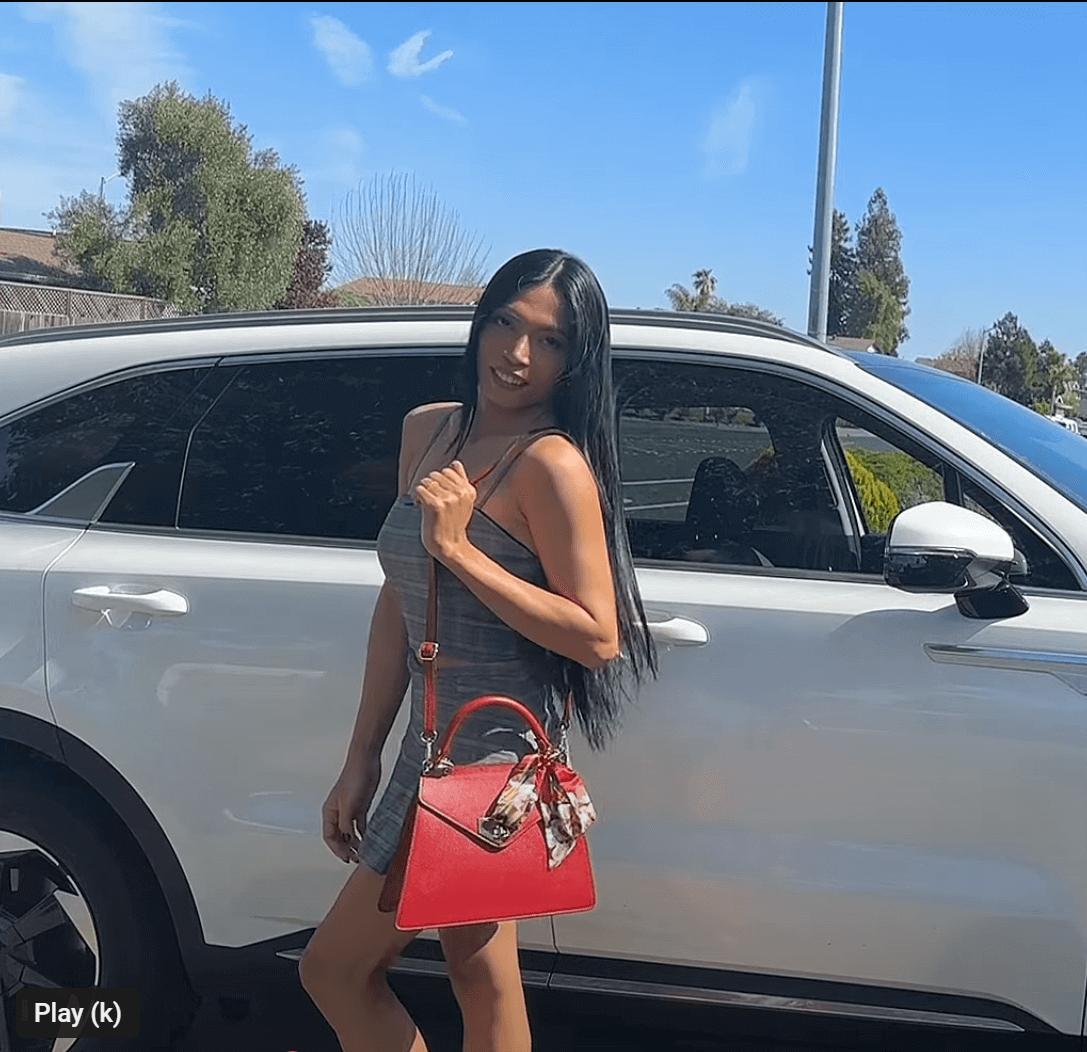 Style Spotlight: Fretzie Unboxes the Lusso Italian Leather Handbag | Ellar Nova