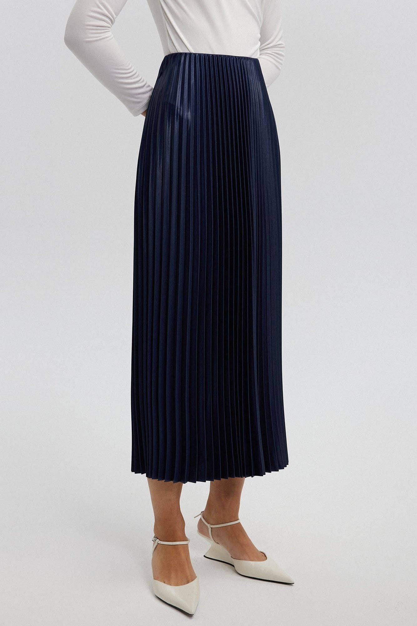 PLEATED SKIRT - MAXI LENGTH, HIGH WAIST