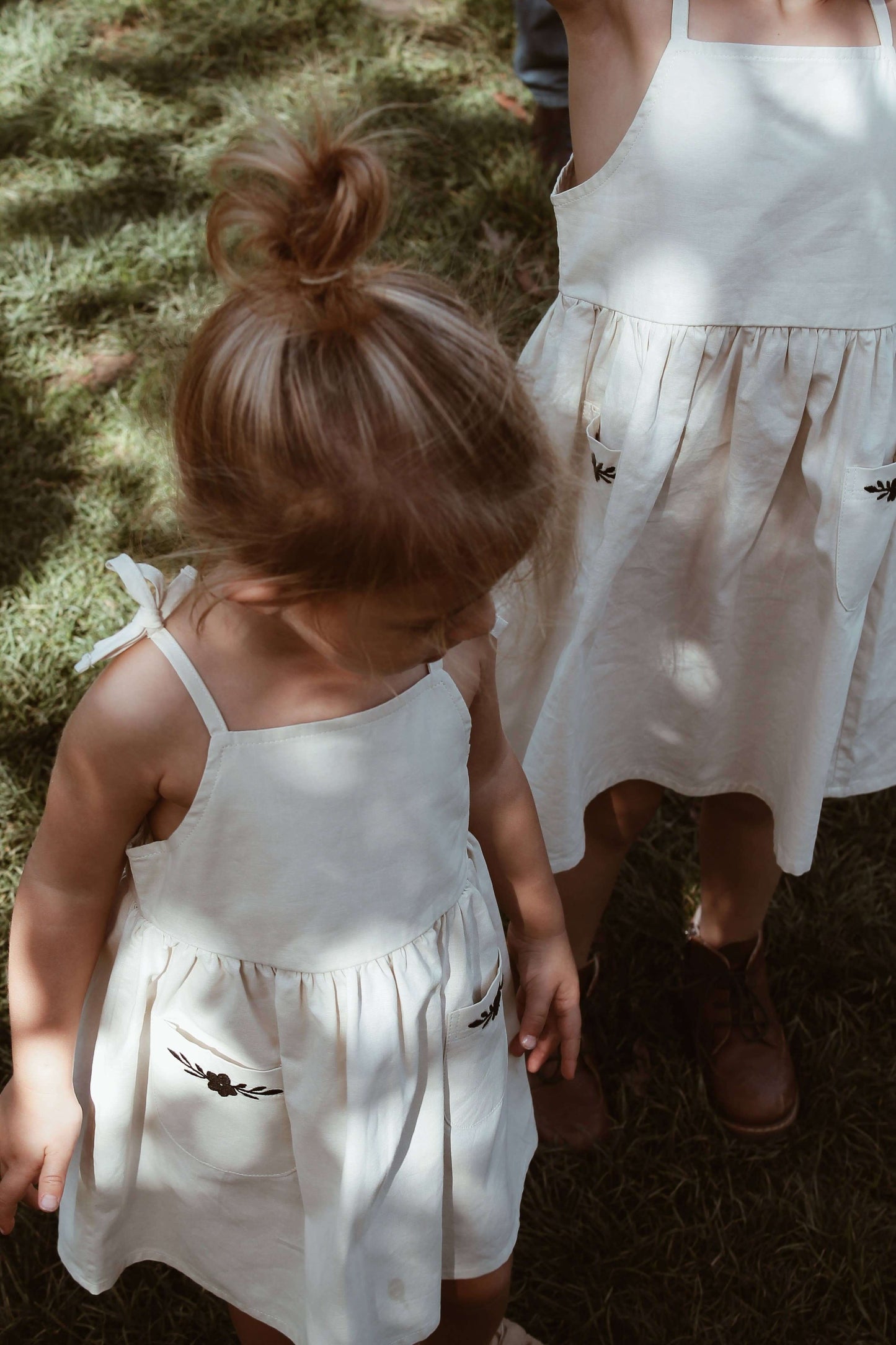ESTELLE Dress – Beige Cotton with Embroidered Pockets