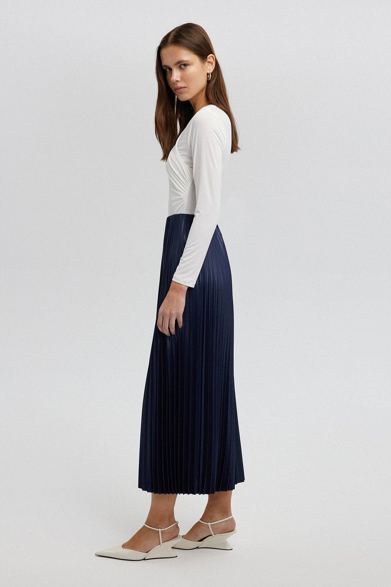 PLEATED SKIRT - MAXI LENGTH, HIGH WAIST