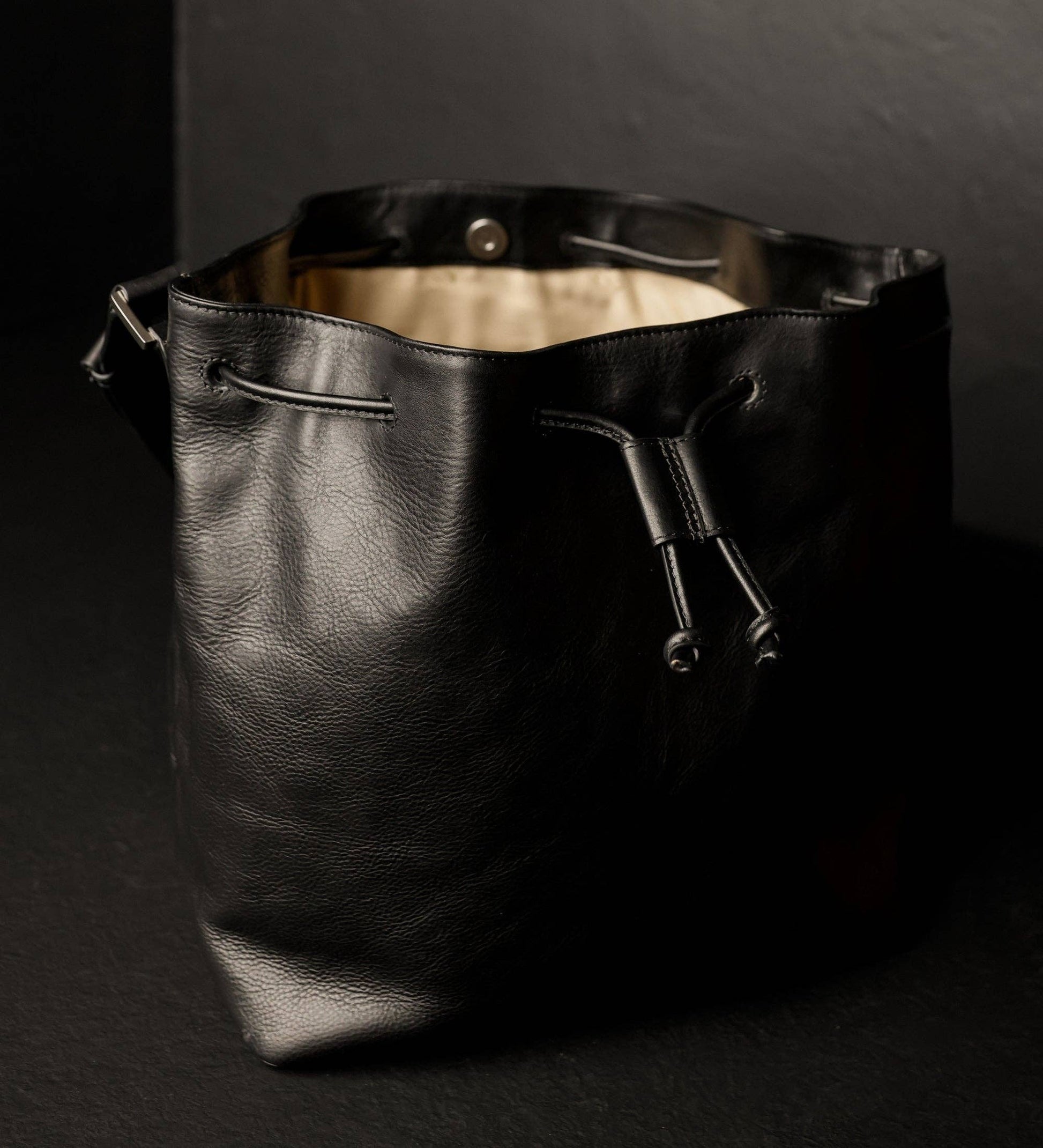 Genuine Italian Leather Handbag – Timeless Design – Ellar Nova
